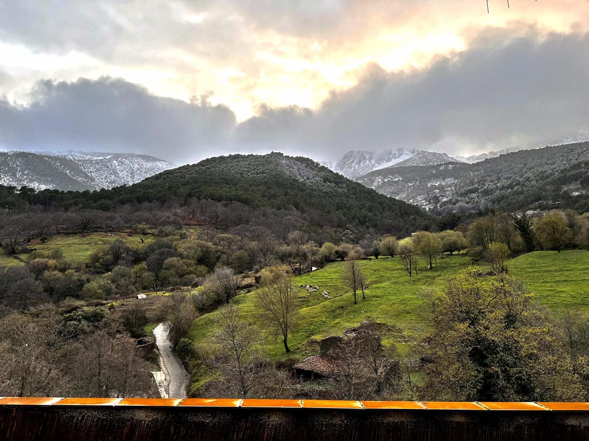 Апартаменты Gredos Starlight House Михарес Экстерьер фото